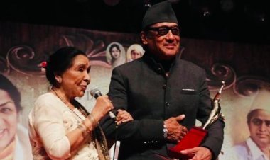 जैकी की फिल्म "लाइफ ईज गुड" के लिये आशा भोसले ने पहली बार सिम्फनी के लिये आवाज दी