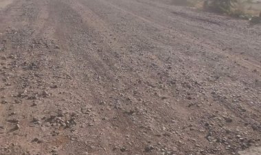 धूल के गुबार में ग्रामीण परेशान पीडब्ल्यूडी विभाग अपनी मस्ती में मस्त