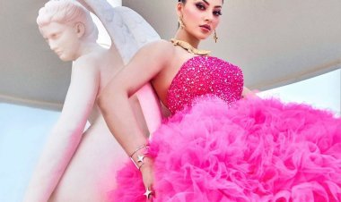 कान्स फिल्म फेस्टिवल 2023: उर्वशी रौतेला ने पिंक ट्यूल गाउन में बिखेरा जलवा