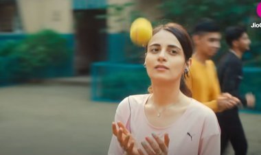 जियो स्टुडियोज की फिल्म कच्चे लिंबू में राधिका मदान की गेंदबाजी जसप्रीत बुमराह से प्रेरित