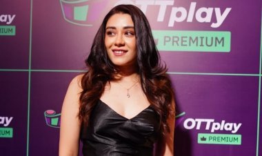 'Yeh Kali Kali Aankhein' actress Anchal Singh Looked Gorgeous in a Black Bodycon Dress at the OTT Play Awards