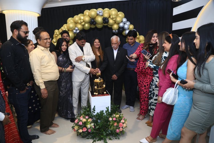 मॉडल्स पॉपअप शो में दिखा मेकअप व फैशन का मिक्स कॉम्बिनेशन