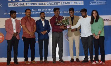 डॉ पी वी शेट्टी, क्रिकेटर जेमिमा रोड्रिग्स द्वारा इंडिया कप नेशनल टेनिस बॉल क्रिकेट लीग 2023 की ट्रॉफी का अनावरण