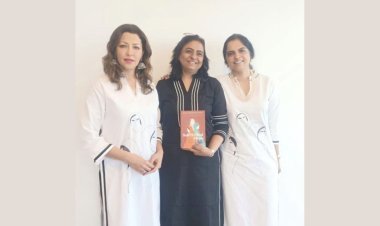 Dr Aditi Govitrikar and author Reeta Ramamurthy Gupta sport Pret label ‘House of Maana’s tribute to Savitribai Phule book