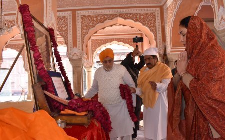 CM DIYA KUMARI WORSHIPS THE HISTORICAL SWORD OF GURU GOBIND SINGH